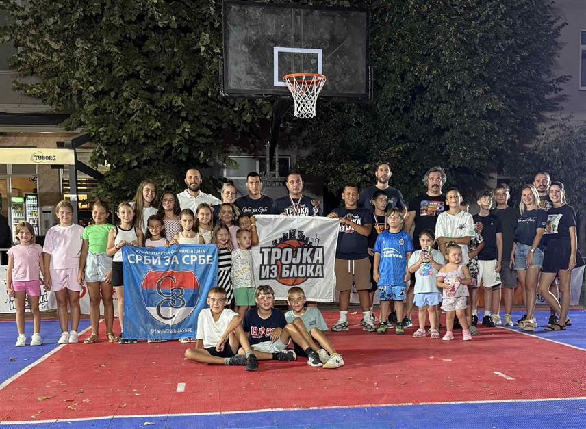 ШАМАЦ, 22. АВГУСT /СРНА/ - У хуманитарној акцији "Тројка из блока" у Шамцу прикупљено је 3.455 КМ за шесточлану породицу Благојевић из Обудовца.