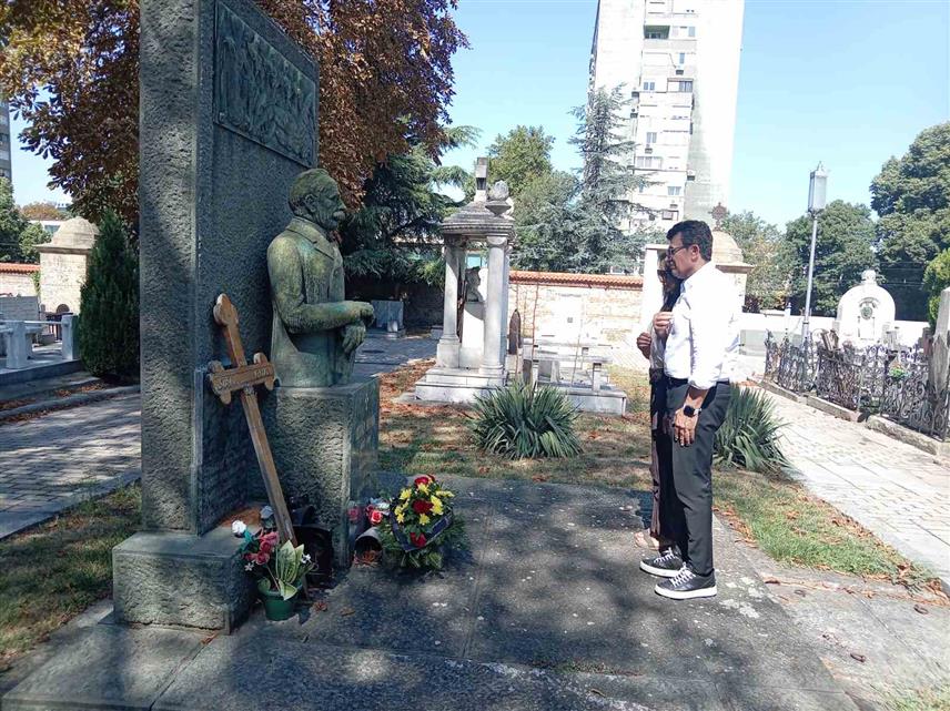 БЕОГРАД, 27. АВГУСТА /СРНА/ - У Београду је почело свечано обиљежавање "Кочићевог дана", а тим поводом положени су вијенци на гроб великана српске књижевности у Алеји великана на београдском Новом гробљу.