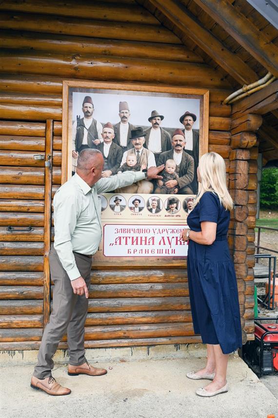 ЧЕЛИНАЦ, 29. АВГУСТА /СРНА/ - Српски члан Предсједништва БиХ Жељка Цвијановић истакла је да су породична окупљања увијек прилика да се на једном мјесту сретну генерације, обнове успомене и проведе вријеме са драгим људима.