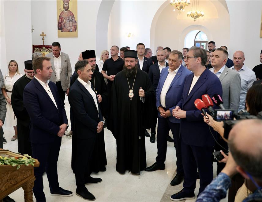РИБНИК, 2. АВГУСТА /СРНА/ - Сенатор Републике Александар Вулин оцијенио је на народном саборовању у Ситници код Рибника да је српски свијет један и недјељив, да је процес уједињења започео и да се то не може зауставити.