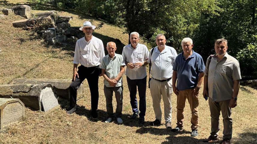 ЖЕПЧЕ, 3. АВГУСТА /СРНА/ - На јеврејском гробљу у Жепчу служен је помен Јеврејима који су у августу 1941. године изгубили живот током прогона на простору ове општине и ширег добојског краја од нацистичког режима и локалних помагача.