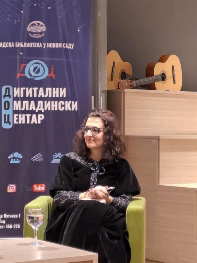 СМЕДЕРЕВО, 5. АВГУСТА /СРНА/ - Награда "Златна Струна", коју додјељује Међународни фестивал поезије "Смедеревска песничка јесен" за необјављену књигу поезије, додијељена је пјесникињи из Бијељине Јелени Калајџији за збирку пјесама "Дневне рубрике", саопштили су организатори.