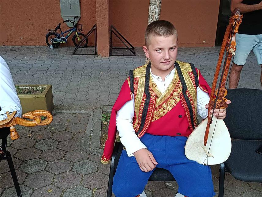 ЗВОРНИК, 7. АВГУСТА /СРНА/ - У Зворнику је одржано гусларско вече на коме су учествовали гуслари из Србије, Црне Горе и Републике Српске. Организатор гусларске вечери, која је одржана у оквиру "Зворничког љета", је Савез гуслара Републике Српске, а покровитељ град Зворник.