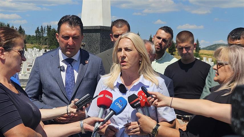 СОКОЛАЦ, 9. АВГУСТА /СРНА/ - Српски члан Предсједништва БиХ Жељка Цвијановић у обраћању новинарима на Сокоцу гдје присуствује обиљежавању крсне славе Савеза ратних војних инвалида /РВИ/ Републике Српске.