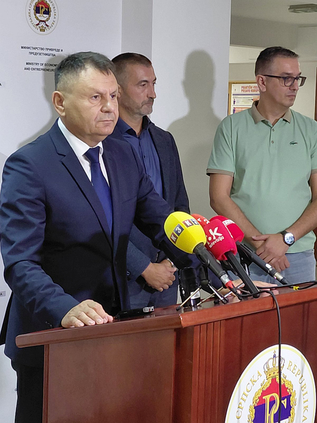 БАЊАЛУКА, 10. СЕПТЕМБРА /СРНА/ - Министар привреде Републике Српске Раденко Бубић рекао је да је ријеч о подстицајима за инвестиције од укупно 106 милиона КМ, те нагласио да је прерађивачка индустрија носилац развоја Републике Српске.