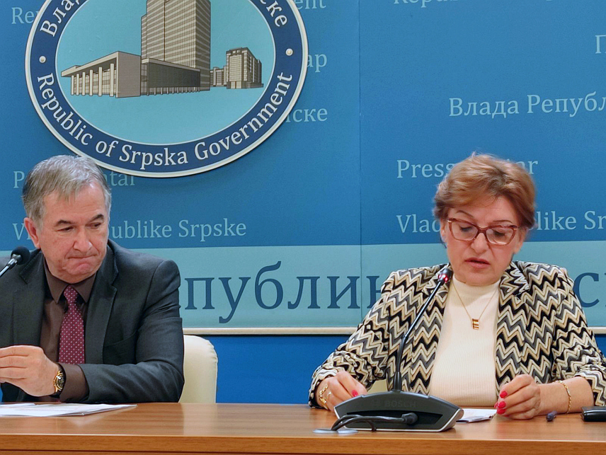 БАЊАЛУКА, 10. СЕПТЕМБРА /СРНА/ - Влада Републике Српске ће за исплату старе девизне штедње емитовати обвезнице укупне вриједности 3,67 милиона КМ, изјавила је министар финансија Српске Зора Видовић.