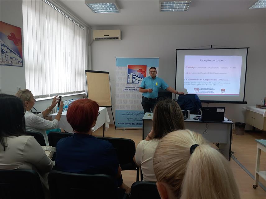 ПРИЈЕДОР, 10. СЕПТЕМБРА /СРНА/ - Разговором са представницима медијске заједнице и подјелом информативних летака на улицама града, у Приједору је данас обиљежен Свјетски дан превенције суицида у организацији Дома здравља и Градске управе.