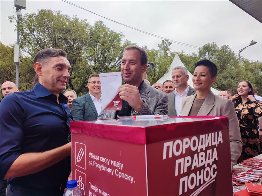 БАЊАЛУКА, 11. СЕПТЕМБРА /СРНА/ - Социјалистичка партија Српске /СПС/ промовише најбоље могуће односе са матицом Србијом, која је увијек уз Републику Српску, поручио је предсједник ове странке Горан Селак.