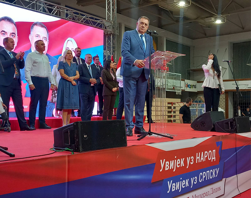 ТРЕБИЊЕ, 12. СЕПТЕМБРА /СРНА/ - Предсједник СНСД-а Милорад Додик рекао је вечерас у Требињу да је увјерен у велику побједу кандидата за предсједника Републике Српске и српског члана Предсједништва Саве Минића и Жељке Цвијановић, али и СНСД-а, чији је циљ да Требиње буде још престижнији, бољи и вољенији град.