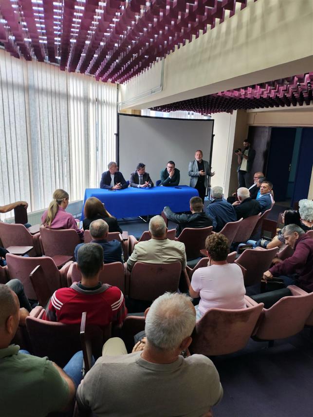 СРЕБРЕНИЦА, 15. СЕПТЕМБРА /СРНА/ - Кандидат СДС-а за предсједника Републике Српске Бранко Блануша изјавио је након сусрета са становницима Сребренице да на предстојећим изборима очекује побједнички резултат.