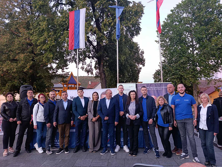 МРКОЊИЋ ГРАД, 15. СЕПТЕМБРА /СРНА/ - Предизборна трибина коалиције Листа за правду и ред-ПДП РС у Мркоњић Граду.