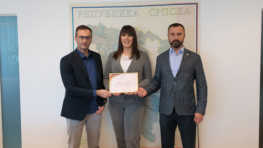 БАЊАЛУКА, 17. СЕПТЕМБРА /СРНА/ - Директор Центра за једнакост и равноправност полова Републике Српске Маја Векић састала се данас у Бањалуци са помоћником министра за здравствену заштиту Дејаном Ђокановићем и помоћником министра за социјалну заштиту Владимиром Макарићем.