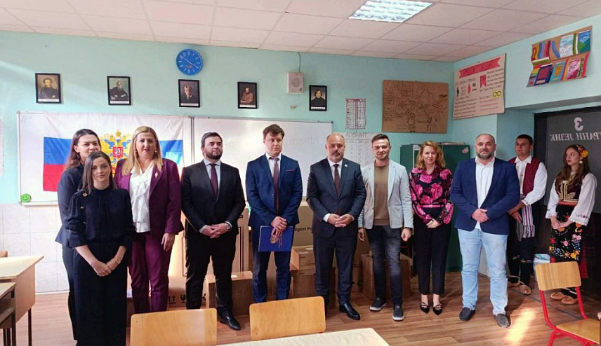 ВИШЕГРАД, 22. СЕПТЕМБРА /СРНА/ - Основна школа "Пале" добила је од руске Амбасаде у БиХ лаптопе који ће бити кориштени за потребе наставе и ваннаставних активности.