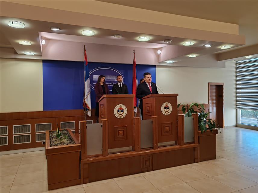 БАЊАЛУКА, 24. СЕПТЕМБРА /СРНА/ - Предсједник Народне скупштине Републике Српске Ненад Стевандић на конференцији за новинаре поводом одржавања округлог стола и представљања пројекта "Превенција злоупотребе дрога међу ученицима основних и средњих школа" у Народној скупштини Републике Српске.