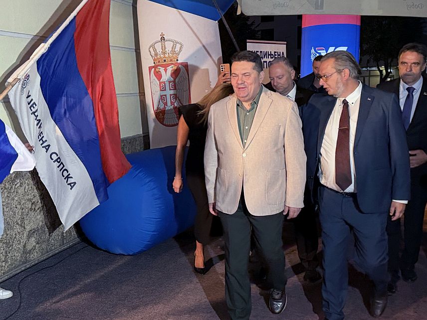 ДОБОЈ, 24. СЕПТЕМБРА /СРНА/ - Предсједник Уједињене Српске Ненад Стевандић присуствовао је вечерас на предизборној трибини Уједињене Српске у Добоју.