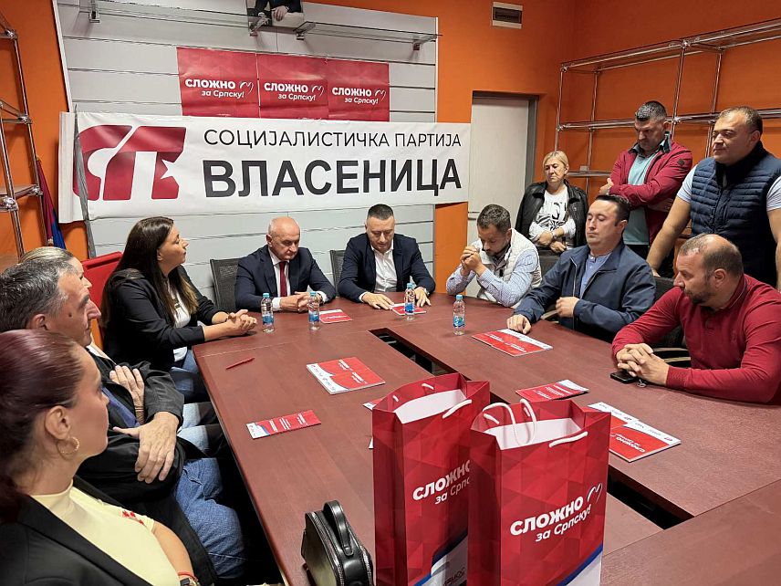 ВЛАСЕНИЦА, 24. СЕПТЕМБРА /СРНА/ - Предсједник Социјалистичке партије Петар Ђокић је данас присуствовао радном састанку Општинског одбора СП Власеница.