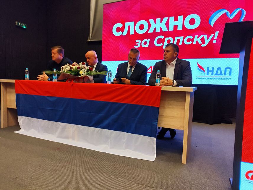 БРАТУНАЦ, 29. СЕПТЕМБРА /СРНА/ - Предсједник Социјалистичке партије и носилац листе за Народну скупштину Републике Српске у Изборној јединици шест Петар Ђокић на тринини теполитичке партије у Братунцу.