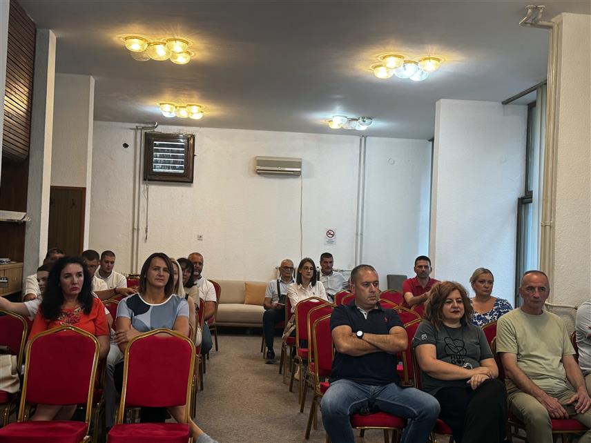 БАЊАЛУКА, 2. СЕПТЕМБРА /СРНА/ - Агресивна и непланска урбанизација узима данак и погоршава стање животне средине Бањалуке, а њено очување мора бити саставни дио будућег урбаног развоја града, уз веће ослањање на струку, научне податке и потребе грађана, речено је на еколошкој трибини "Животна средина града Бањалука – стање и изазови", која је одржана на инцијативу грађана и на којој су говорили стручњаци из разних области.