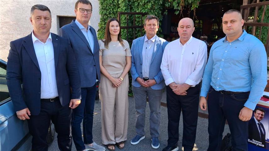 НОВИ ГРАД, 5. СЕПТЕМБРА /СРНА/ - Кандидат Српске демократске странке за предсједника Републике Српске Бранко Блануша рекао је данас у Новом Граду да СДС има озбиљан програм припремљен за предстојеће изборе који се бави свим областима живота.