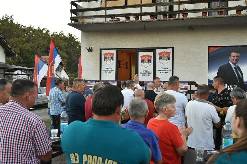 БАЊАЛУКА, 6. СЕПТЕМБРА /СРНА/ - Кандидати СДС-а за предсједника Републике Српске Бранко Блануша и српског члана Предсједништва БиХ Маринко Божовић присуствовали су данас отварању нове страначке канцеларије у Врбашкој код Градишке.
