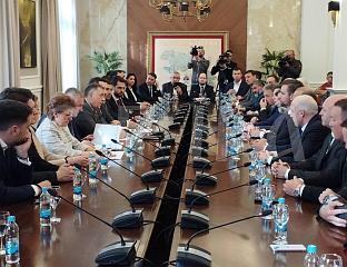 ПОЧЕО САСТАНАК ДОДИКА СА ДЕЛЕГАЦИЈАМА СРБА ИЗ АУСТРИЈЕ И СРБИЈЕ