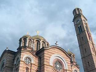 У СУБОТУ У ПОНОЋ СВЕТА АРХИЈЕРЕЈСКА ЛИТУРГИЈА У САБОРНОМ ХРАМУ ХРИСТА СПАСИТЕЉА