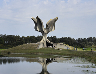VUJADINOVIĆ: STRUGGLE FOR TRUTH ABOUT HORRORS OF JASENOVAC – SECOND SERBIAN BATTLE OF KOSOVO