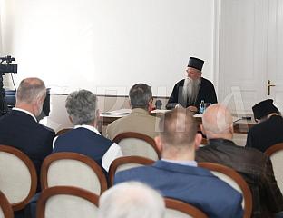 МИТРОПОЛИТ ЈОАНИКИЈЕ: ПРИСТРАСНО ПИСАЊЕ ИСТОРИЈЕ НЕ ЛИЈЕЧИ ТРАУМЕ НАРОДА