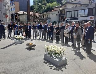 СРБИ СЕ ВРАЋАЈУ У ИСТОЧНО САРАЈЕВО, СКУП ПРОТЕКАО МИРНО