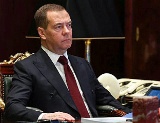 МЕДВЕДЕВ: НИКО НЕ ГАРАНТУЈЕ ДА ЋЕ КИЈЕВ ВИДЈЕТИ 10. МАЈ У СЛУЧАЈУ ПРОВОКАЦИЈЕ НА ДАН ПОБЈЕДЕ