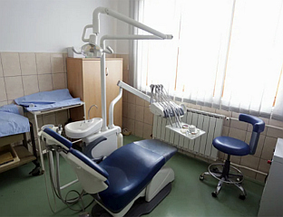 ЗАТВОРЕНИК НАПАО СТРАЖАРЕ И ОШТЕТИО ИНВЕНТАР У СТАЦИОНАРУ