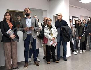 ИЗЛОЖБОМ РАДОВА ПРИЈЕДОРСКИХ СЛИКАРА ПОЧЕЛЕ МАЈСКЕ СВЕЧАНОСТИ