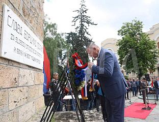 ПОЛОЖЕНИ ВИЈЕНЦИ И ЦВИЈЕЋЕ НА СПОМЕНИК ЖРТВАМА ФАШИЗМА