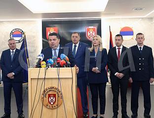 СТЕВАНДИЋ: УВИЈЕК ЋЕМО СЕ СЈЕЋАТИ ПОГИНУЛИХ СРПСКИХ БОРАЦА, ТО НАМ НИКО НЕ МОЖЕ ЗАБРАНИТИ