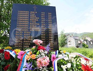 ОБИЉЕЖЕНЕ 33 ГОДИНЕ ОД СВИРЕПОГ УБИСТВА 24 СРПСКА ЦИВИЛА