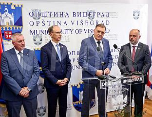 ДОДИК: ЗАЈЕДНО ОБИЉЕЖАВАМО БИТНЕ ДАТУМЕ И РАЗГОВАРАМО О РАЗВОЈНИМ ПЕРСПЕКТИВАМА
