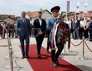 ПРЕДСТАВНИЦИ СРПСКЕ И СРБИЈЕ ПОЛОЖИЛИ ВИЈЕНЦЕ НА "НОВОМ ЗЕЈТИНЛИКУ"