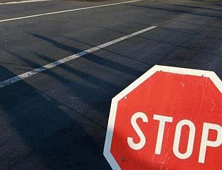 ОБУСТАВА САОБРАЋАЈА НА МАЊАЧИ ЗБОГ БОЈЕВОГ ГАЂАЊА