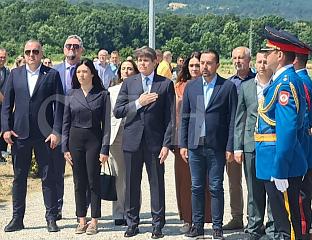 БЛАГОЈЕВИЋ У БОЉАНИЋУ ОБИЛАЗИ НЕКАДАШЊИ АЕРОДРОМ СА КОЈЕГ СУ У АКЦИЈИ ХАЛИЈАРД СПАСЕНИ ПИЛОТИ