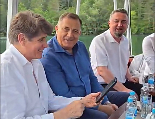 DODIK AND BLAGOJEVICH TOGETHER SING THE SONG TAMO DALEKO