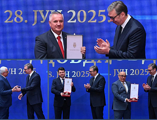 VUČIĆ PRESENTED THE ORDER OF SERBIA ON A SASH TO VIŠKOVIĆ