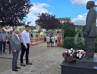 ПОЛОЖЕНО ЦВИЈЕЋЕ НА СПОМЕНИК ГАВРИЛУ ПРИНЦИПУ