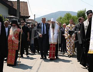 ЛИТИЈА КРЕНУЛА КА ГРОБЉУ