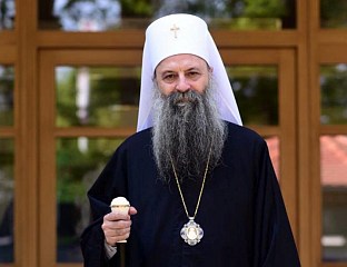 ПАТРИЈАРХ ПОРФИРИЈЕ СУТРА У БРАТУНЦУ СЛУЖИ ЛИТУРГИЈУ И ПОМЕН СТРАДАЛИМ СРБИМА