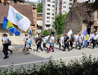 PARTICIPANTS OF BOSNIAK MARCH CARRY WAR FLAGS UNDER WHICH SERBS WERE BEING KILLED IN PODRINJE