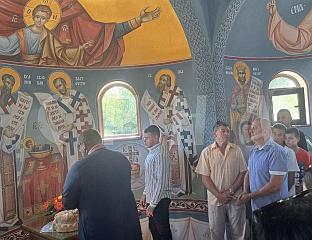 У ТРЊАКУ КОД ОЏАКА СЛУЖЕН ПАРАСТОС ЗА 600 УБИЈЕНИХ СРБА