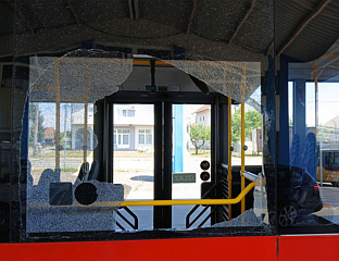 BUS TRANSPORTING CHILDREN FROM KREPŠIĆ STONED IN SREBRENIK, FIND PERPETRATORS URGENTLY