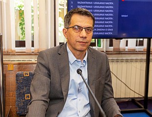 НАЈСТРОЖЕ КАЗНИТИ НАПАДАЧЕ НА АУТОБУС СА СРПСКОМ ДЈЕЦОМ У СРЕБРЕНИКУ