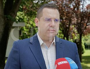 КОВАЧЕВИЋ: СРПСКОЈ ПОТРЕБАН СТАБИЛАН СДС, АЛИ ЈЕ ТУЖНО ДА СУ СЕ ПОДИЈЕЛИЛИ НА ОНЕ КОЈИ СУ ЗА ШМИТА И НА ОНЕ КОЈИ СУ ВИШЕ ЗА ШМИТА