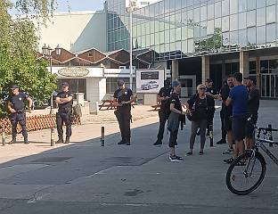 У НОВОМ САДУ ПОНОВО ПОКУШАЛИ ДА СПРИЈЕЧЕ СТУДЕНТЕ ДА ПОЛАЖУ ИСПИТЕ